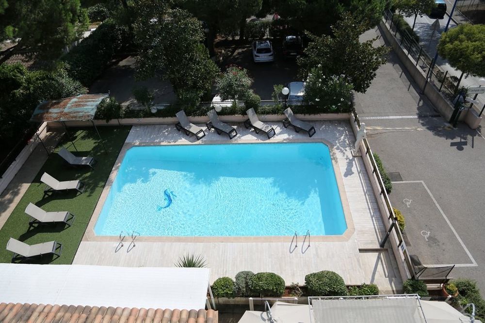 Hotel Campanile 昂蒂布 设施 照片