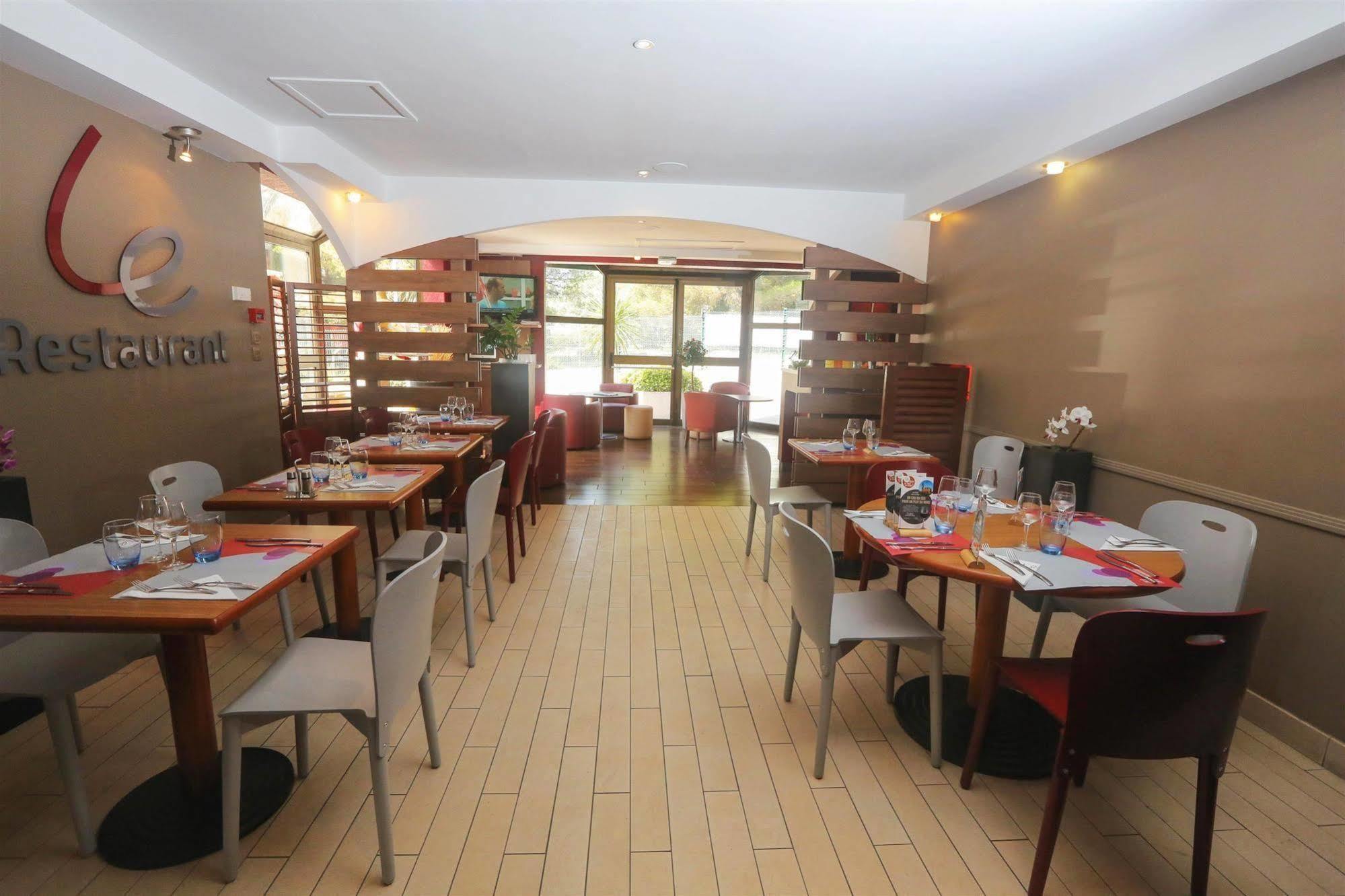 Hotel Campanile 昂蒂布 外观 照片