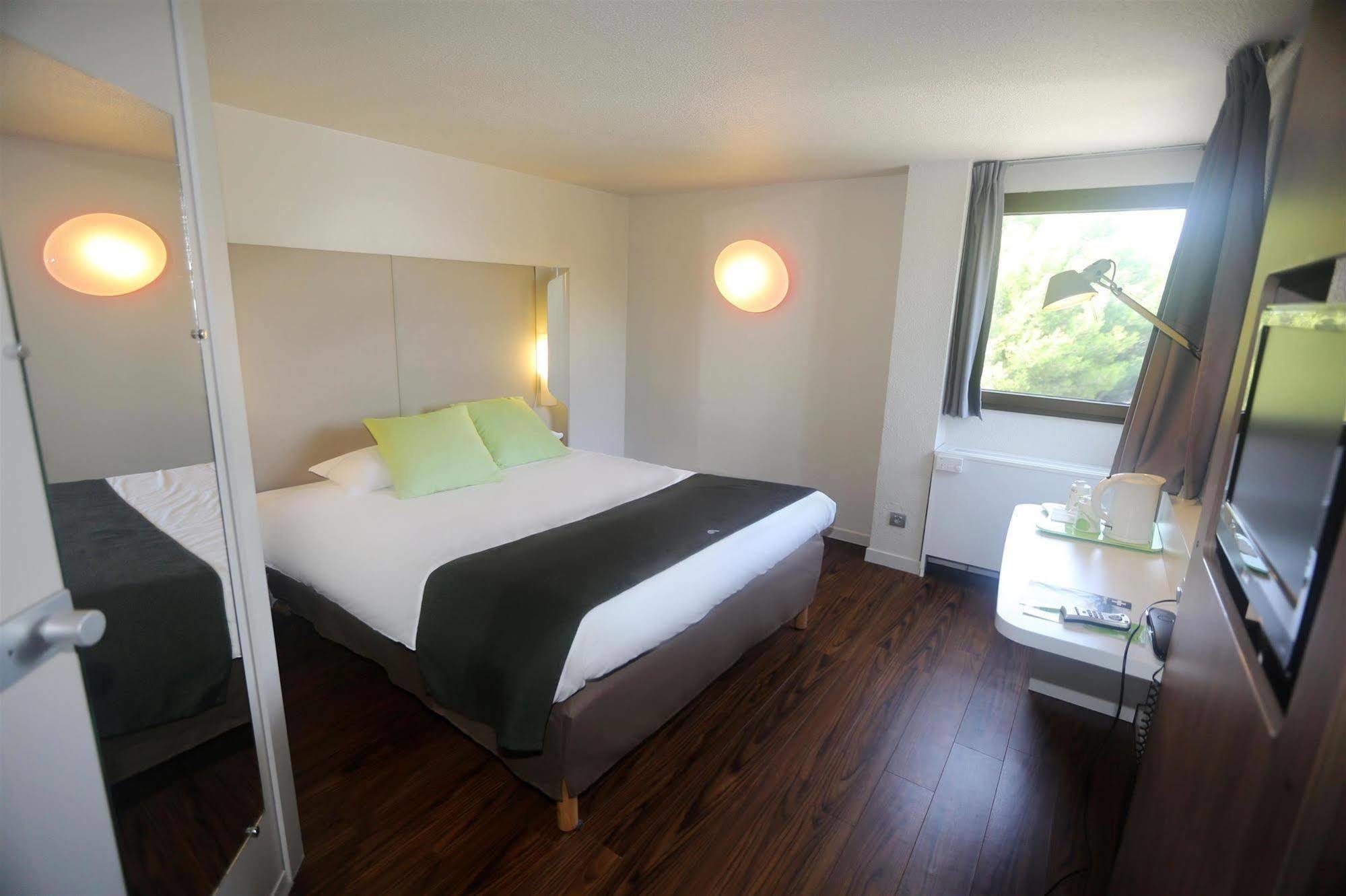 Hotel Campanile 昂蒂布 外观 照片